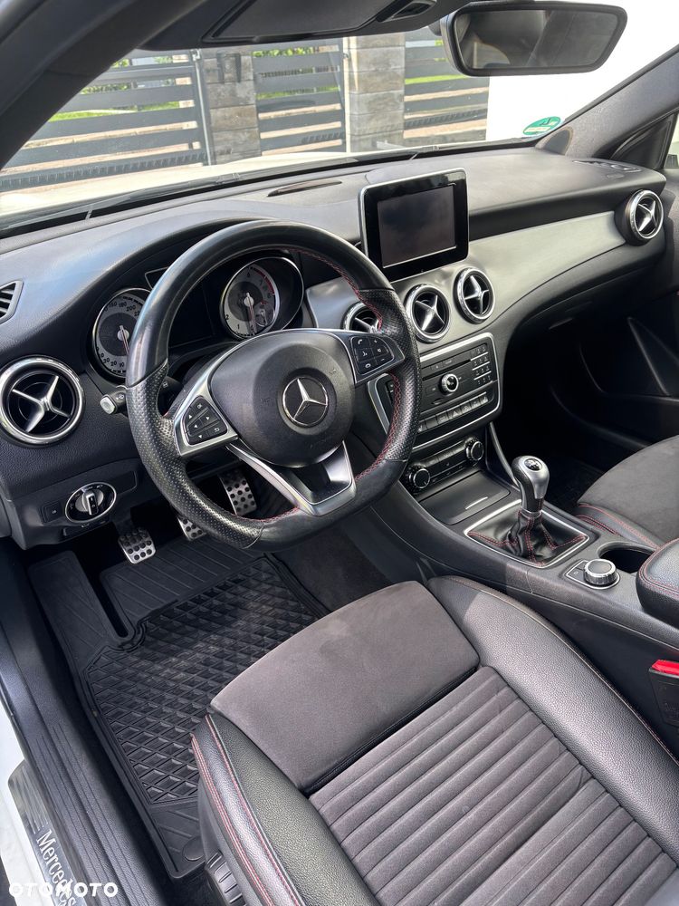 Mercedes-Benz GLA 180 AMG Line - 27