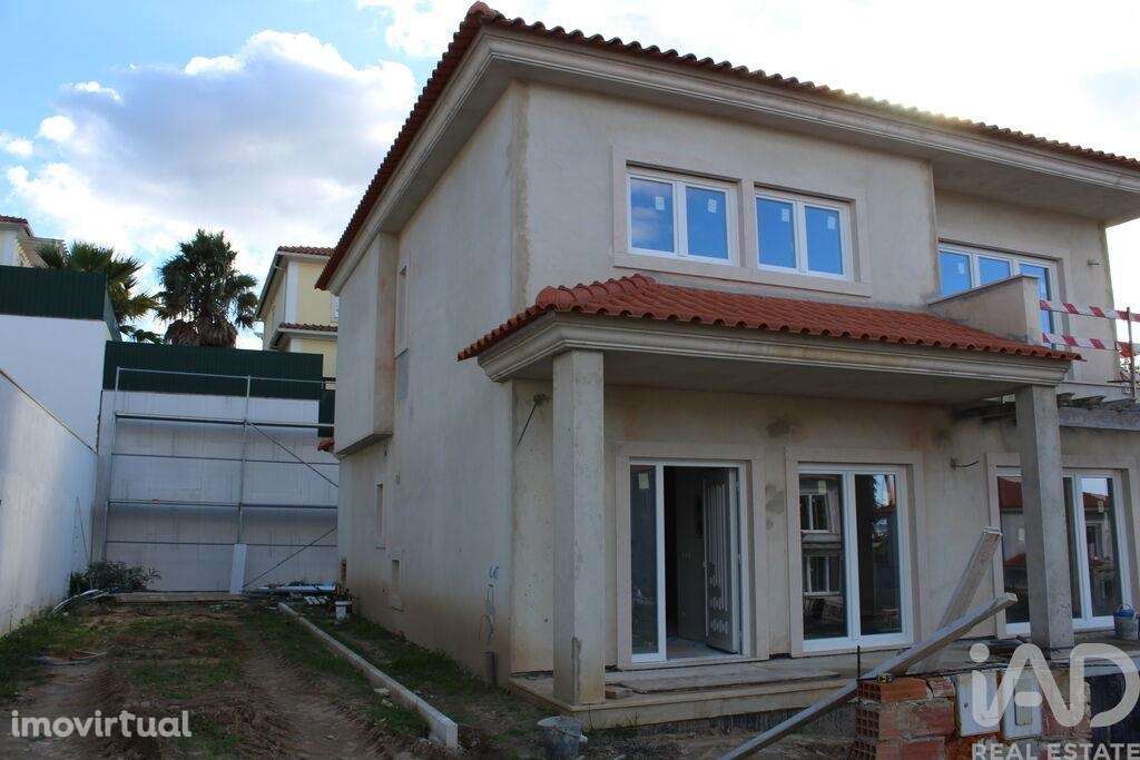 Casa / Villa T4 em Caldas da Rainha - Nossa Senhora do Pópulo, Coto e - Grande imagem: 2/7