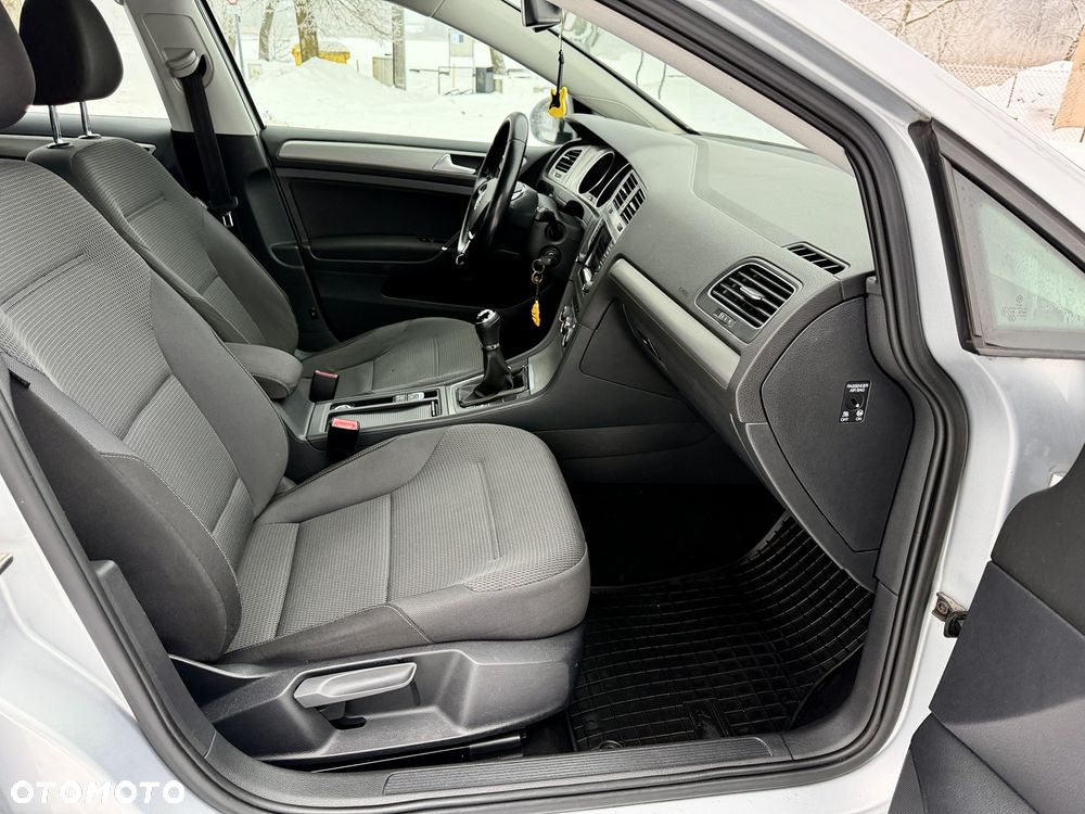 Volkswagen Golf - 20