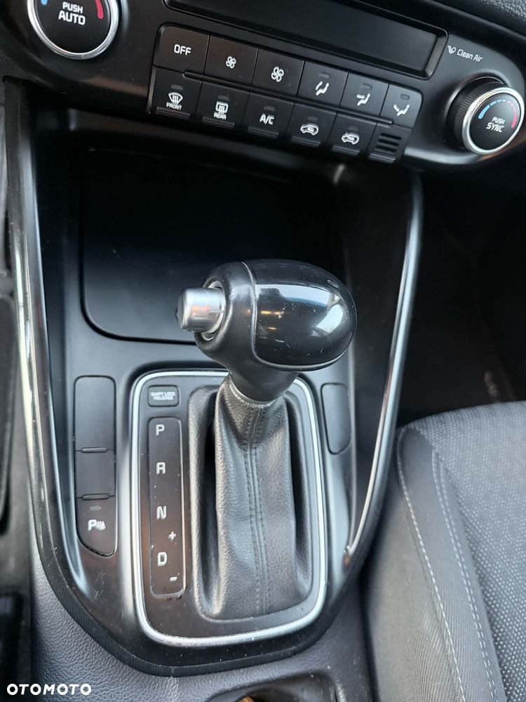 Kia Carens - 31