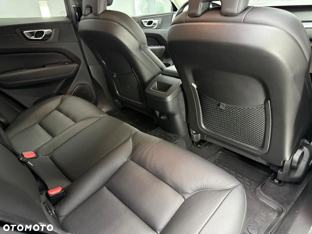 Volvo XC 60 D4 Momentum - 29