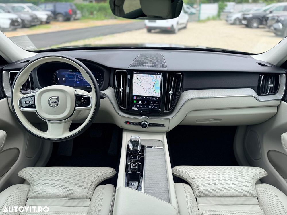Volvo XC 60 B4 MHEV AT AWD Plus Dark - 9