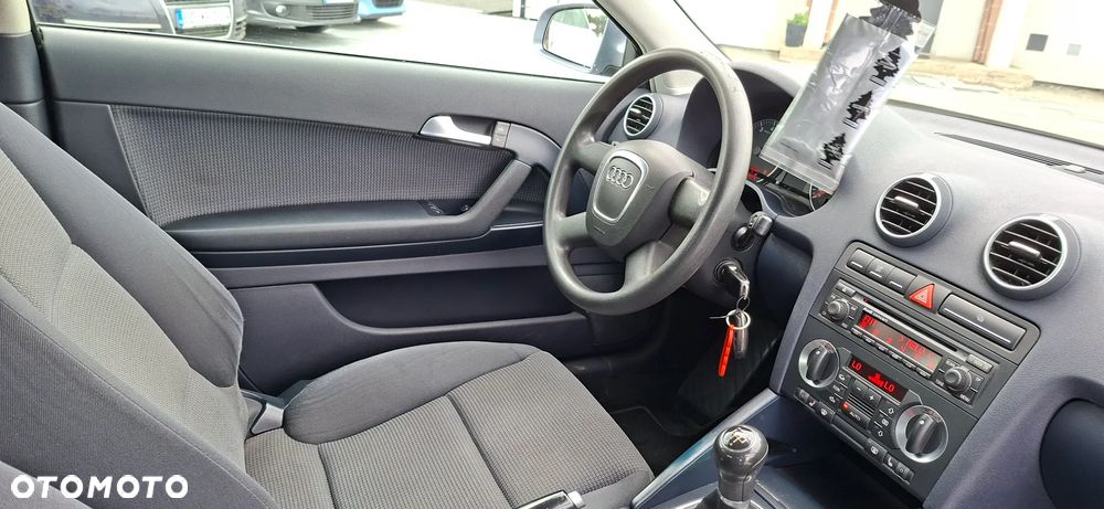 Audi A3 3-drzwiowe 1.6 Ambiente - 23