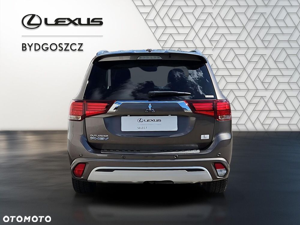 Mitsubishi Outlander - 3