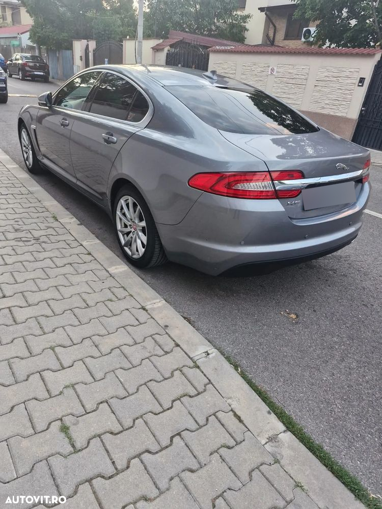 Jaguar XF 2.2D - 9