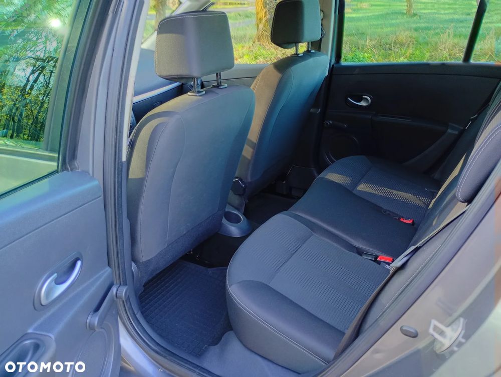 Renault Clio - 10