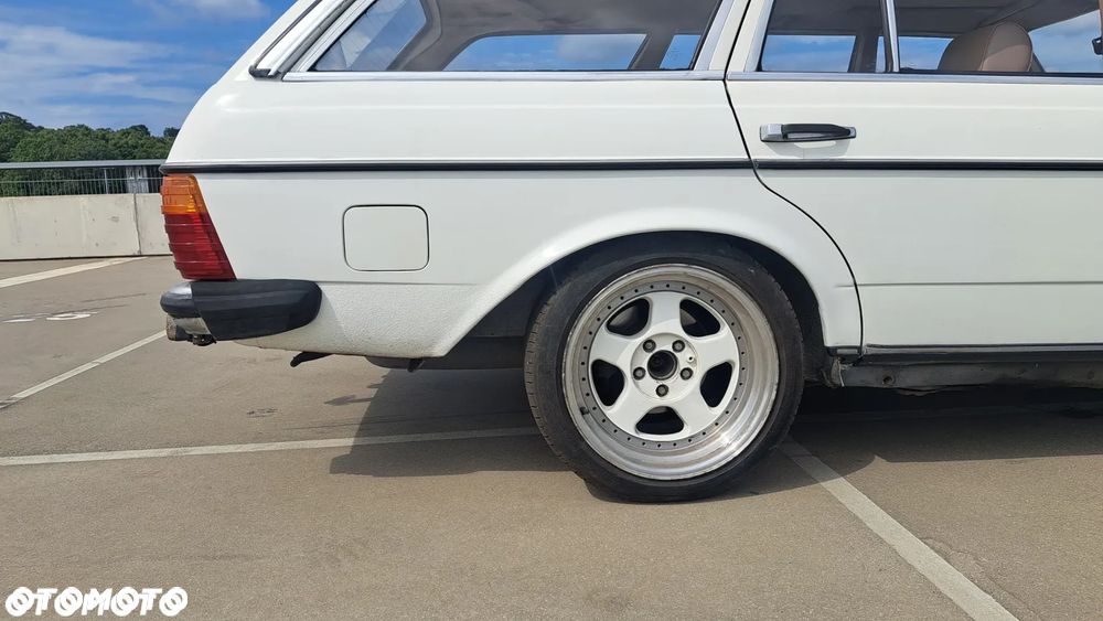 Mercedes-Benz W123 - 27