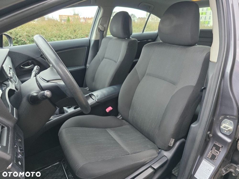 Toyota Avensis 1.6 Luna - 16