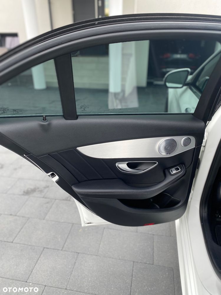 Mercedes-Benz Klasa C 300 T 9G-TRONIC AMG Line - 18
