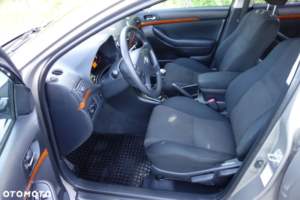Toyota Avensis 2.2 D-4D Prestige Gold - 7