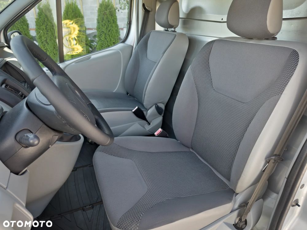 Opel Vivaro - 8