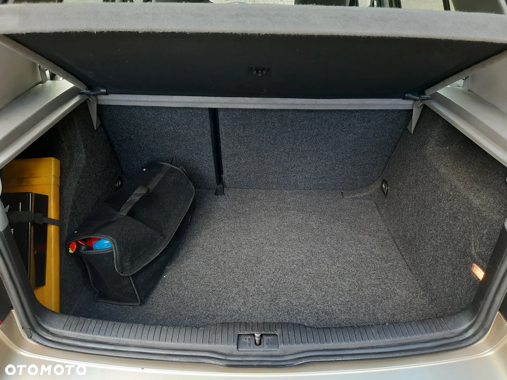 Volkswagen Golf - 12
