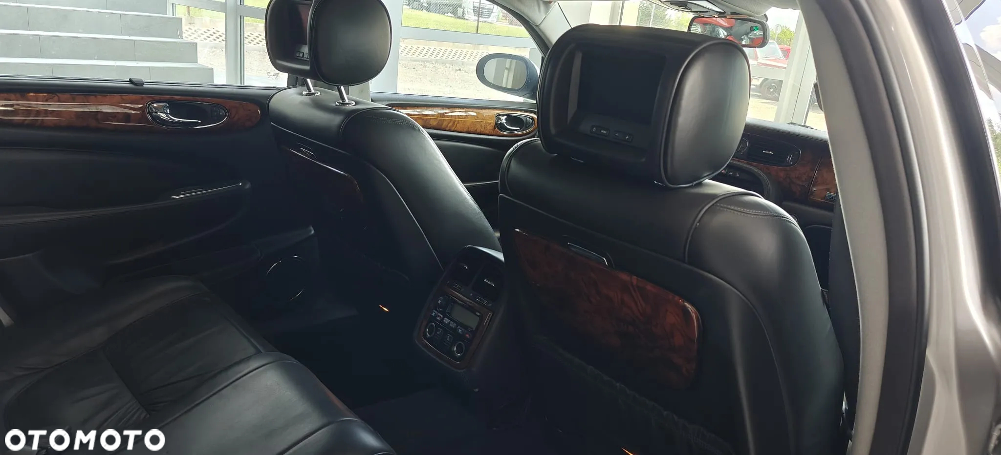 Jaguar XJ Super V8 LWB - 10