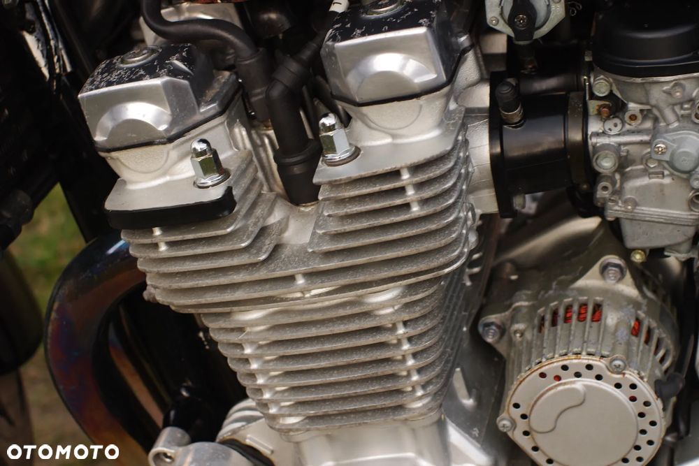 Yamaha XJR - 33