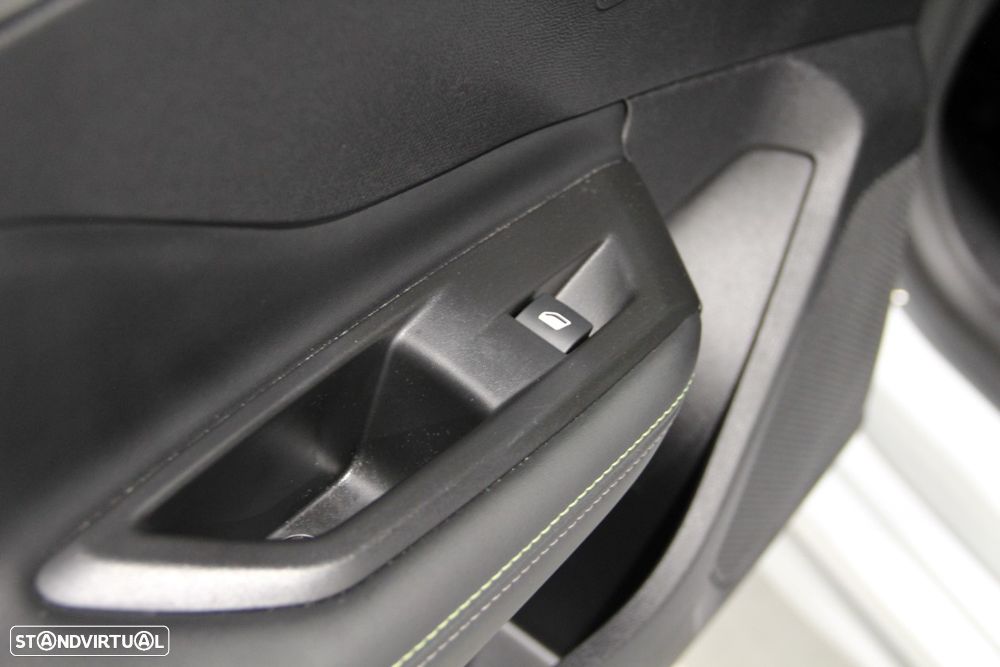 Peugeot 308 1.6 Hybrid GT e-EAT8 - 29