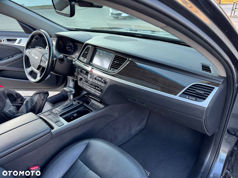 Hyundai Genesis - 16
