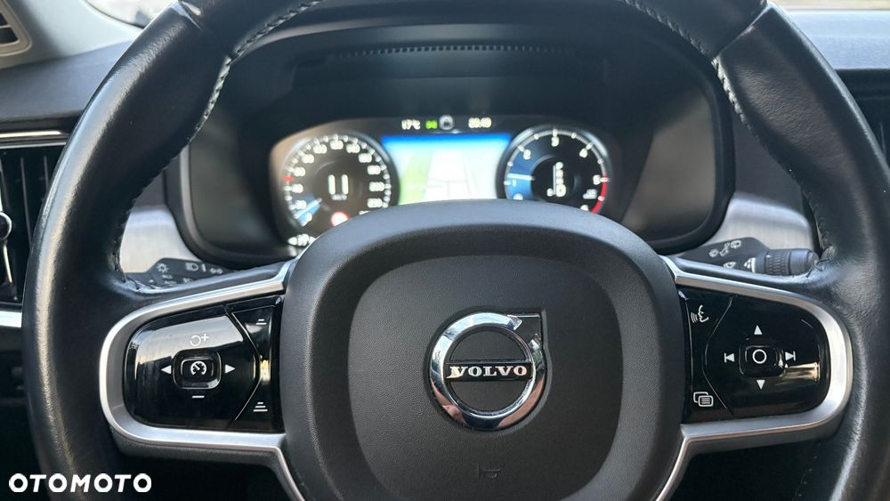 Volvo V90 D4 AWD Momentum - 37