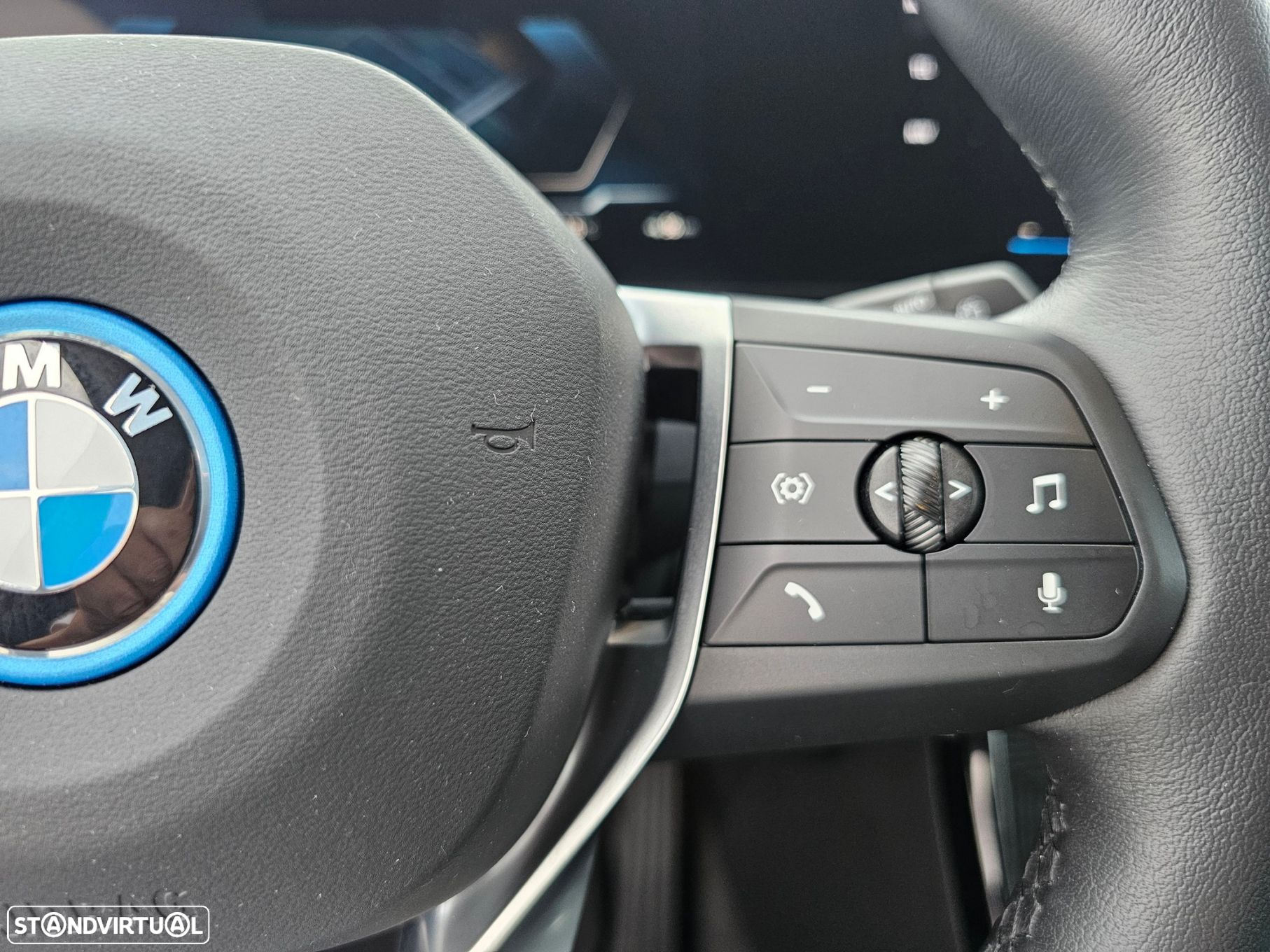 BMW iX1 eDrive20 - 23