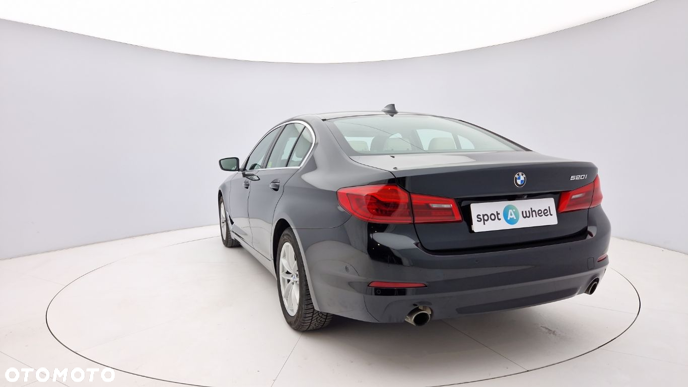 BMW Seria 5 520i Luxury Line - 3