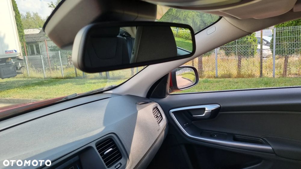 Volvo S60 D3 Geartronic Momentum - 31