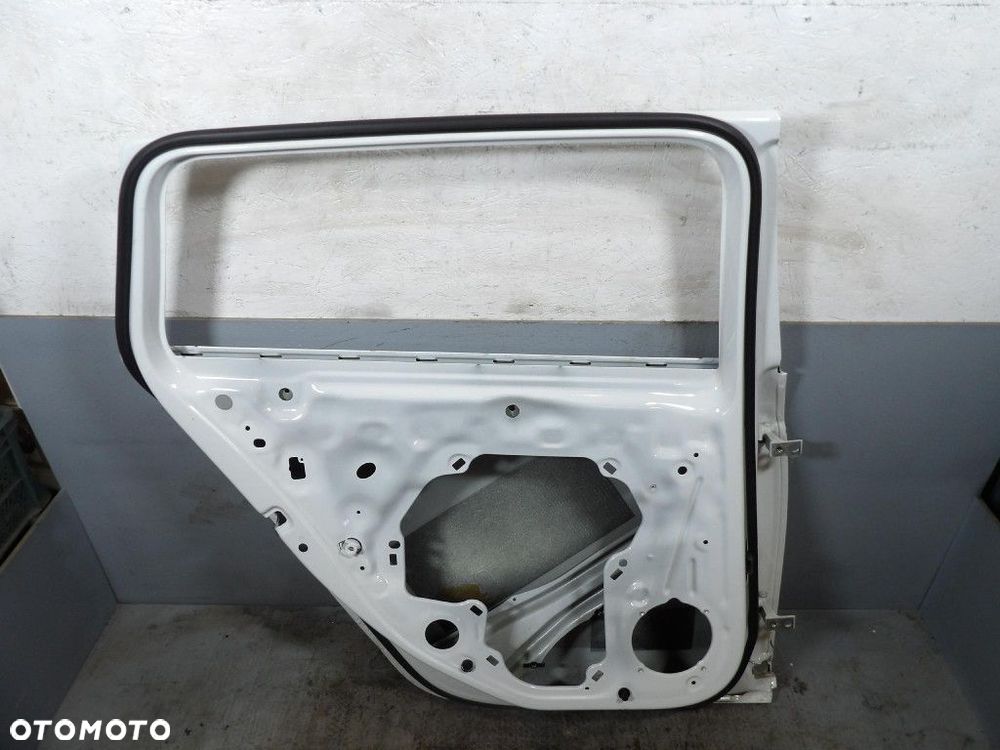 SKODA SUPERB IV 4 KOMBI DRZWI TYŁ LEWE  LC9A - 3