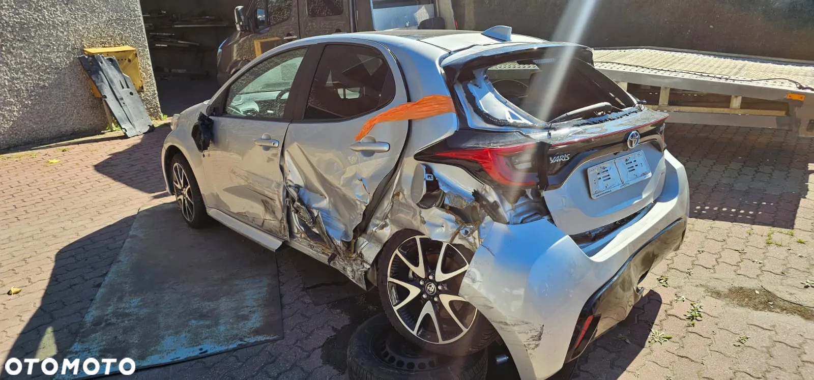 Toyota Yaris Hybrid 116 1.5 VVT-i Black&White - 6