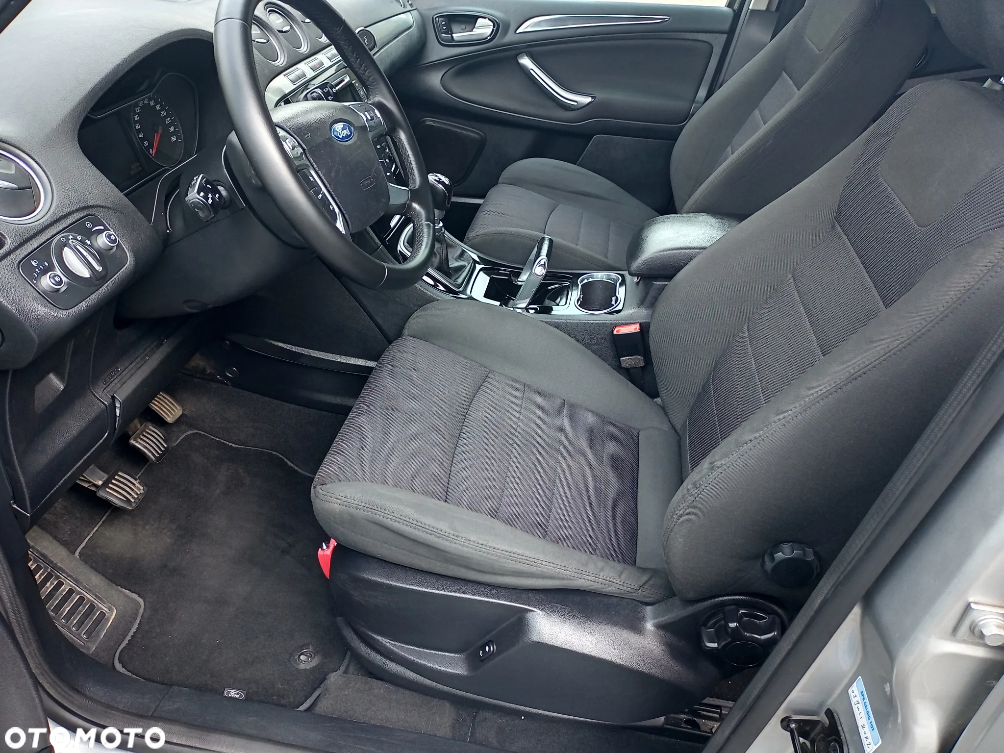 Ford S-Max - 12