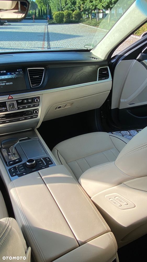 Hyundai Genesis - 25