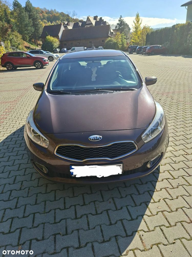 Kia Ceed 2012 photo 2