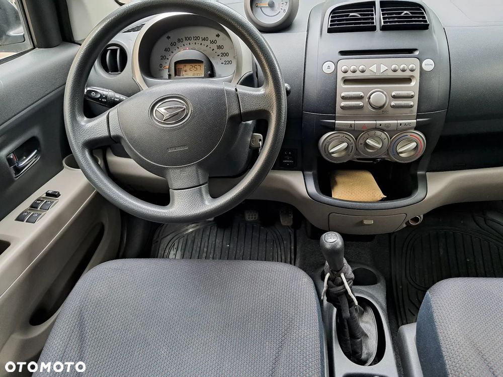 Daihatsu Sirion 1.3 - 6