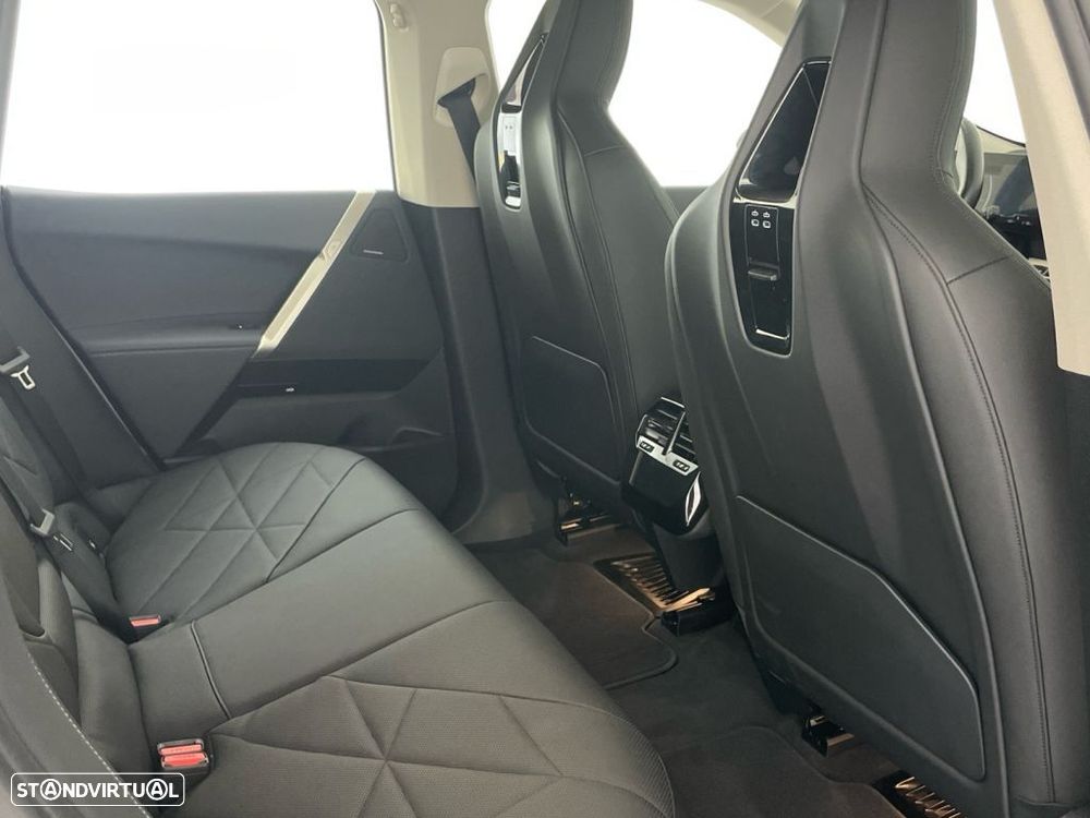 BMW iX xDrive 50 - 26