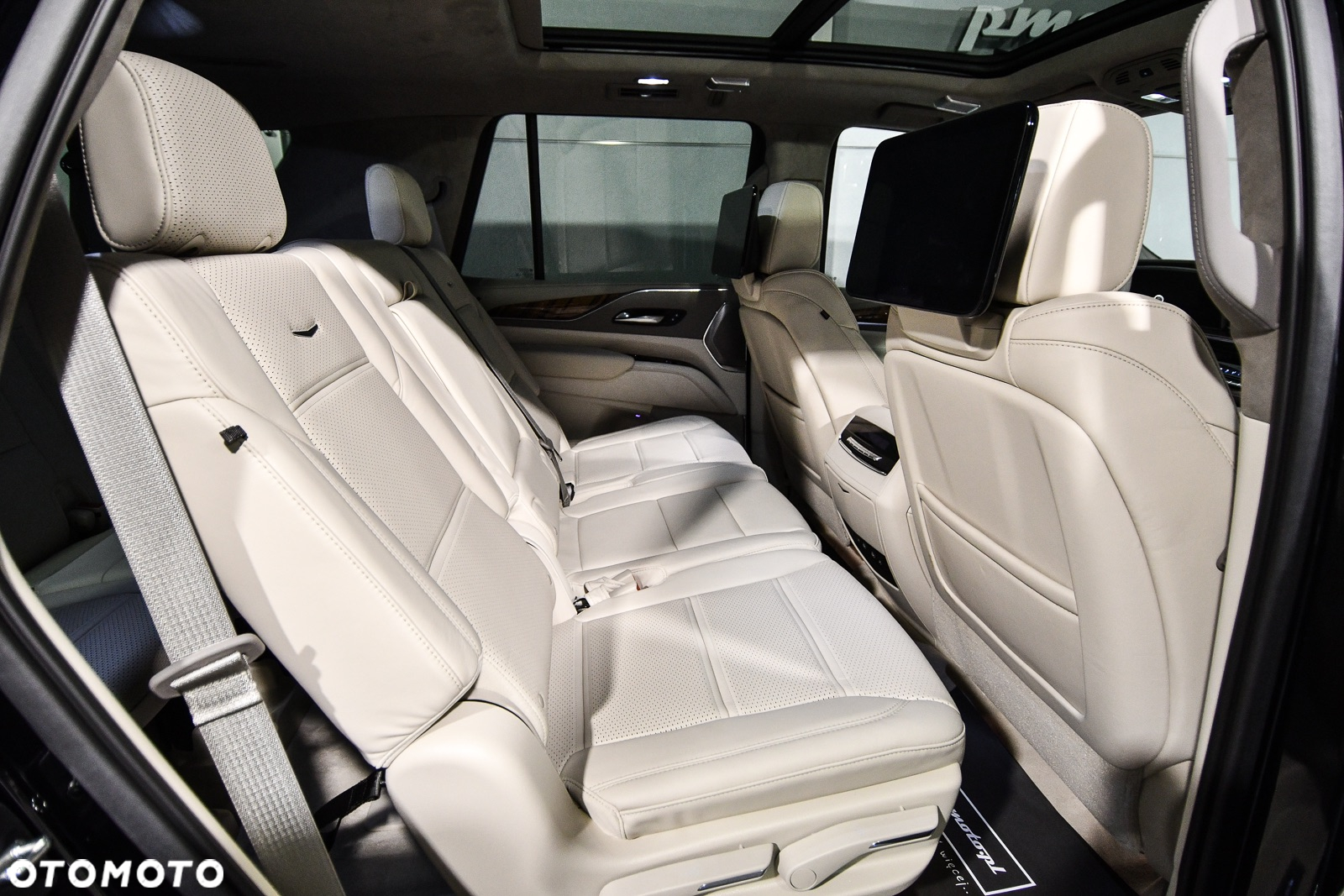 Cadillac Escalade - 19