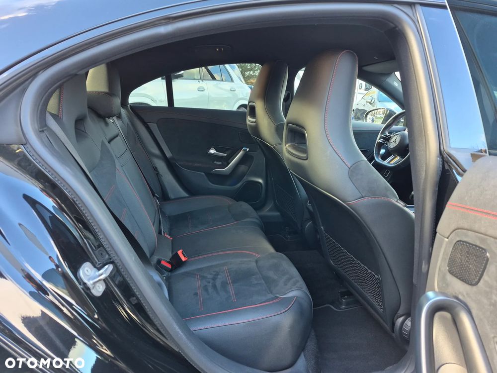 Mercedes-Benz CLA 180 7G-DCT - 24