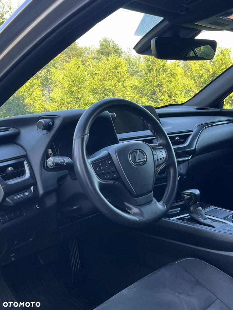 Lexus UX - 10