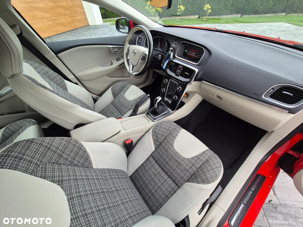 Volvo V40 T2 Drive-E Momentum - 4