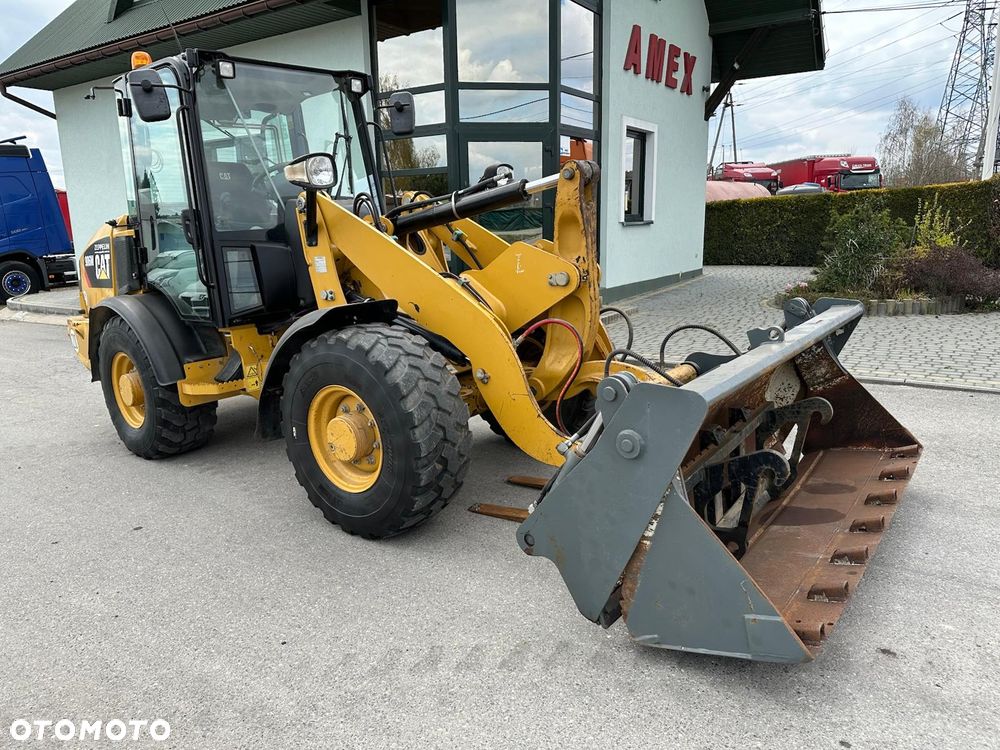 Caterpillar 906M - 6