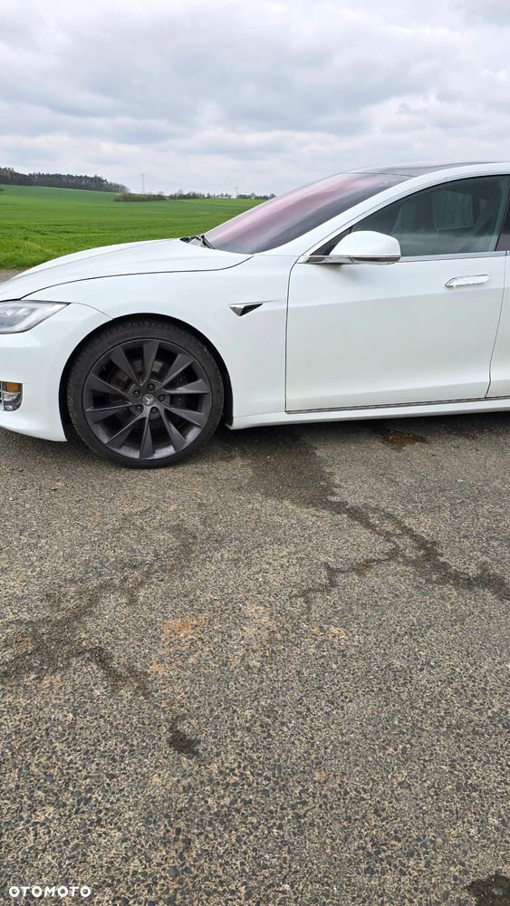 Tesla Model S - 2