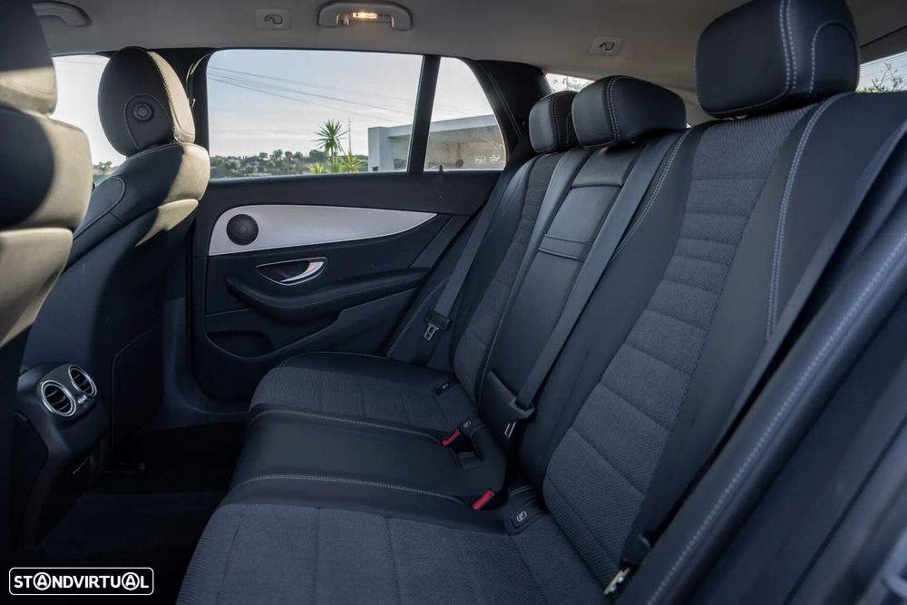Mercedes-Benz E 300 de AMG Line 4Matic - 23