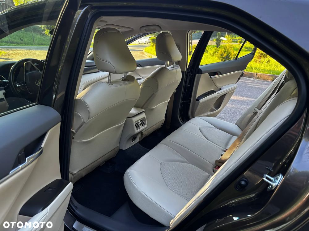 Toyota Camry 2.5 Hybrid Comfort CVT - 10