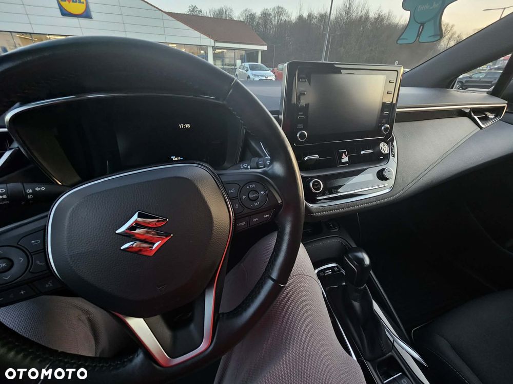 Suzuki Swace 1.8 Hybrid Premium Plus CVT - 11