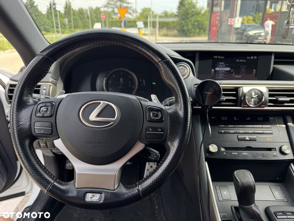 Lexus IS 200t / 300 F Sport - 12