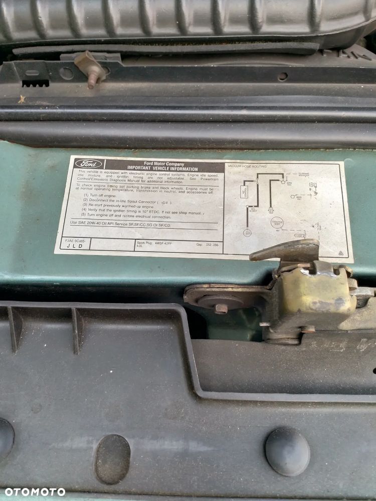 Ford Explorer Standard - 17