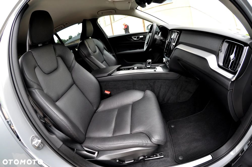 Volvo V60 Cross Country B4 D AWD Plus - 23