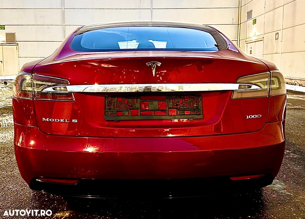 Tesla Model S - 6
