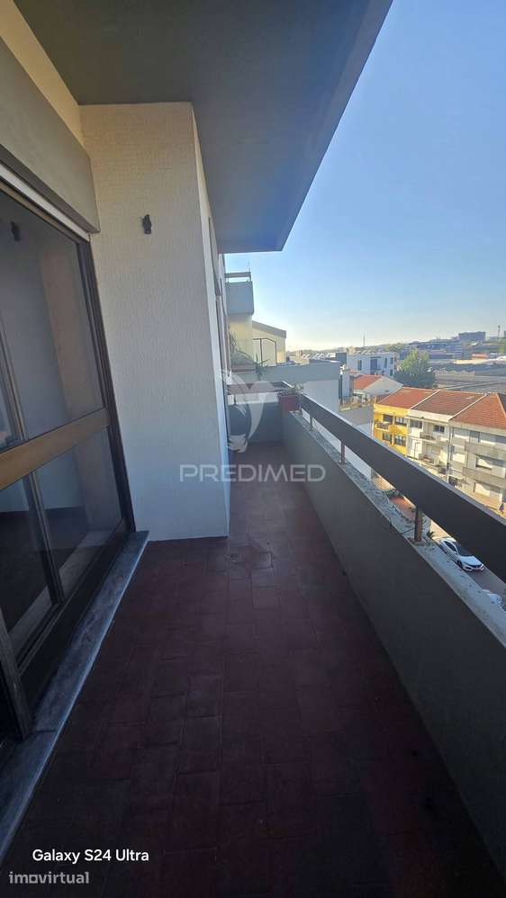 Apartamento T4 Mobilado no Porto com Terraço e Garagem - Grande imagem: 4/34