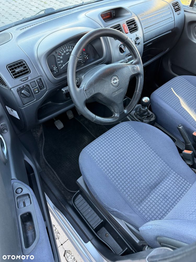 Opel Agila 1.2 16 V - 11