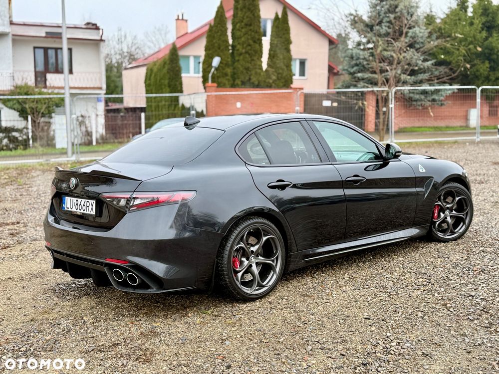 Alfa Romeo Giulia 2.9 V6 Bi-Turbo AT8 Quadrifoglio - 4