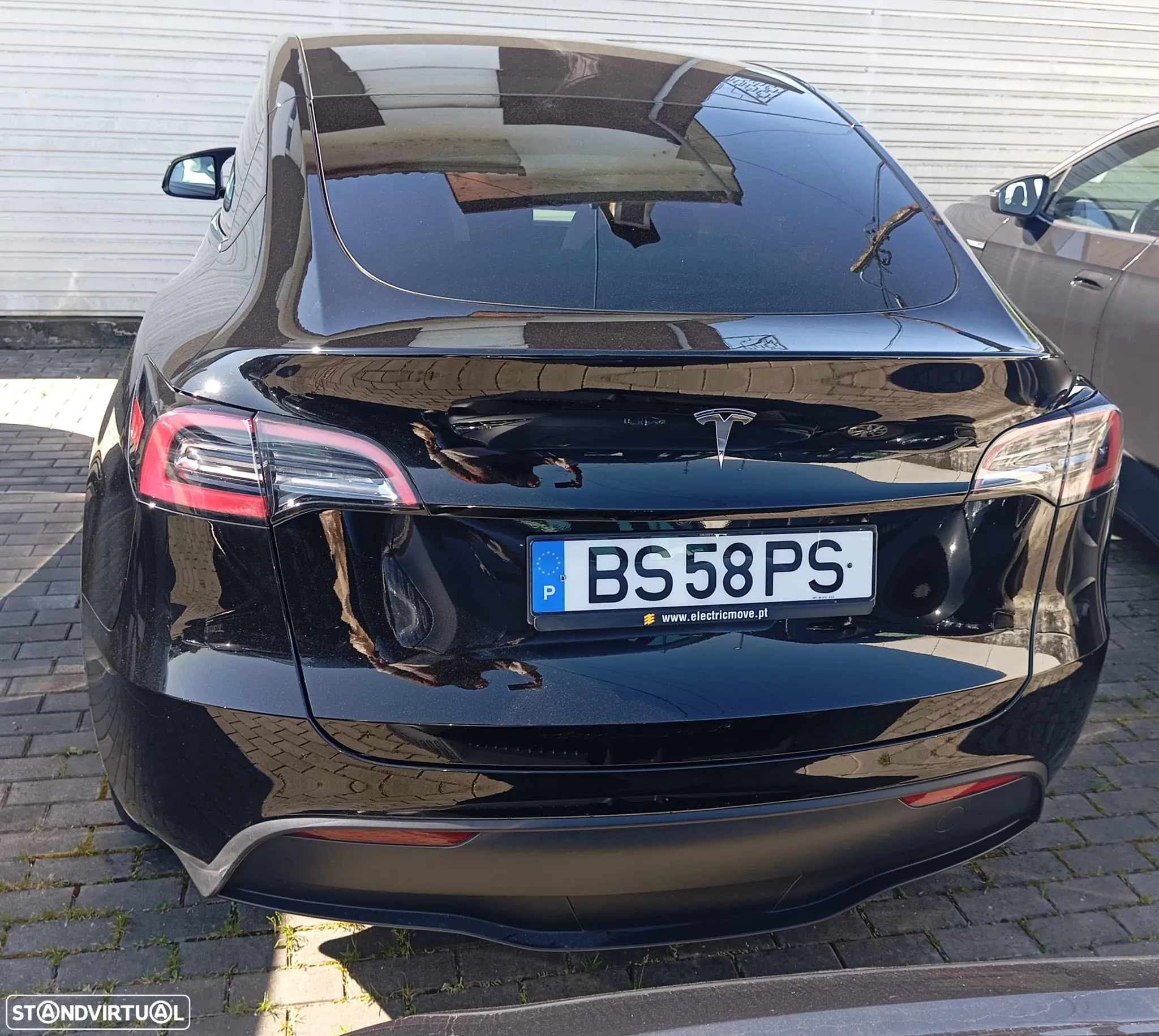 Tesla Model Y Standard RWD - 10