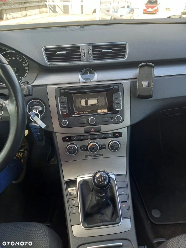 Volkswagen Passat 1.6 TDI Comfortline - 15