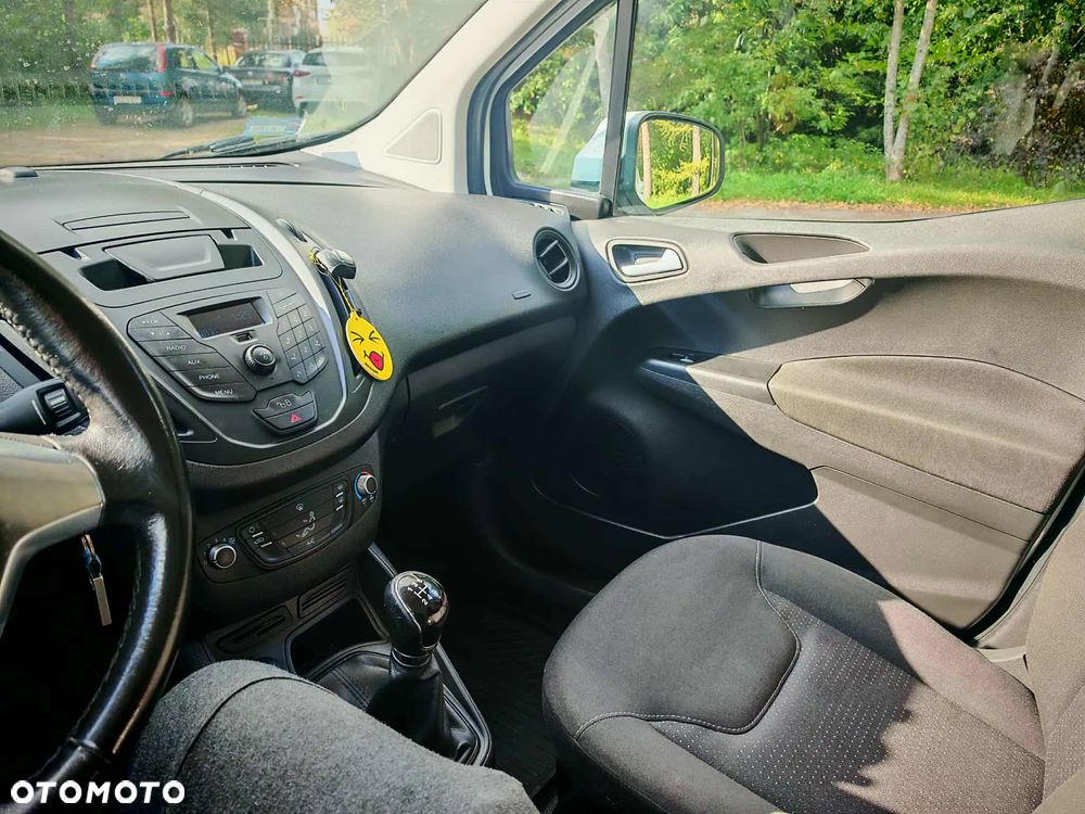 Ford Transit Courier - 11